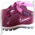 Buty dziewczęce rozm UK 8 EURO 25 i 5 firmy Nike