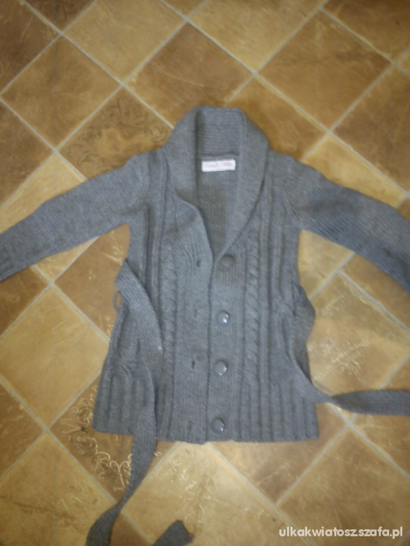 szary cardigan 104