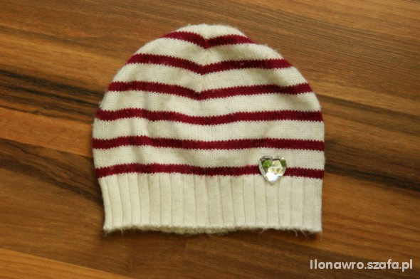 Czapka wiosna 3 do 4 lat z serduszkiem