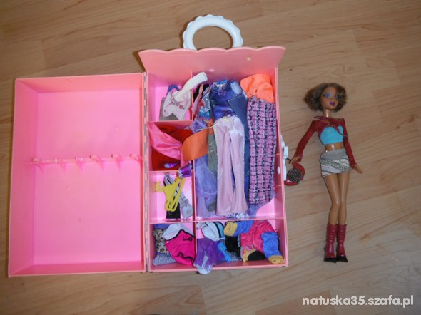Wielka szafa na ubranka Barbie z dużą ilościa ubra