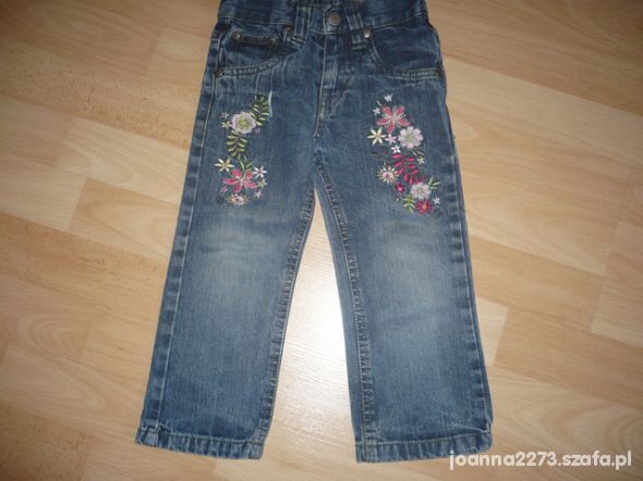 Spodnie jeansy z haftem 86