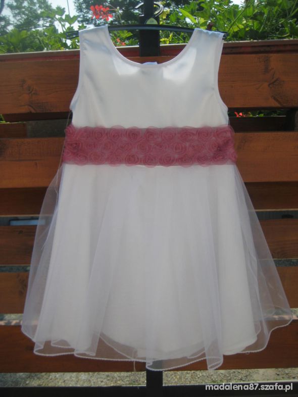 biała sukienka tiulowa