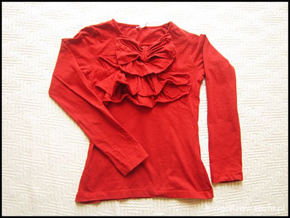 Czerwona bluzka z żabotem