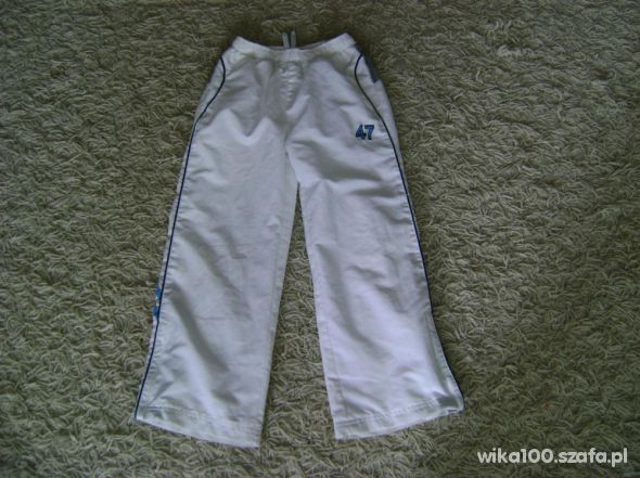 Śliczne białe spodnie dresowe na ok 128 cm