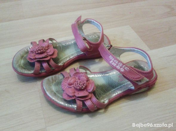 różowe sandałki