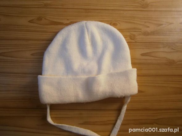 biała zimowa czapka 12m