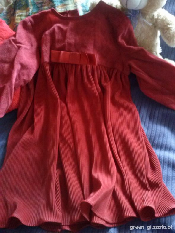 Elegancka czerwona sukienusia