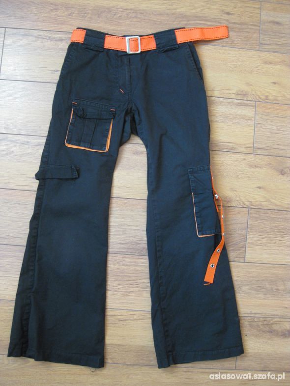 Czarne spodnie z paskiem 122