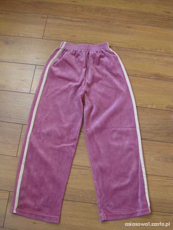 Welurowe różowe spodnie dresowe 128