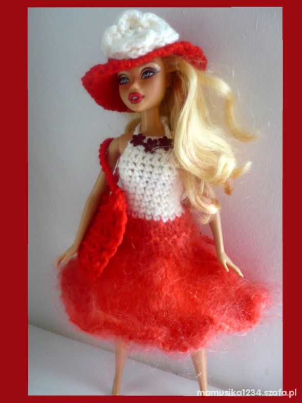 Szydełkowa suknia dla Barbie