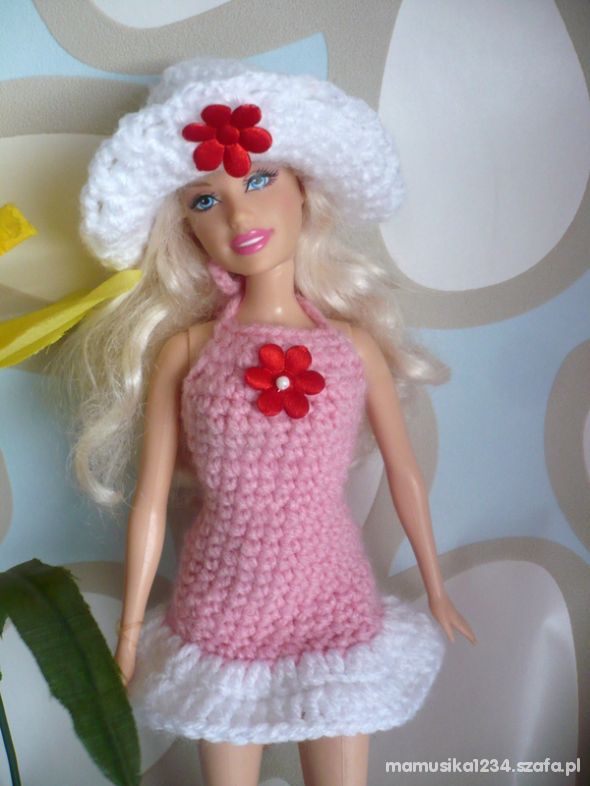 Szydełkowa suknia dla Barbie