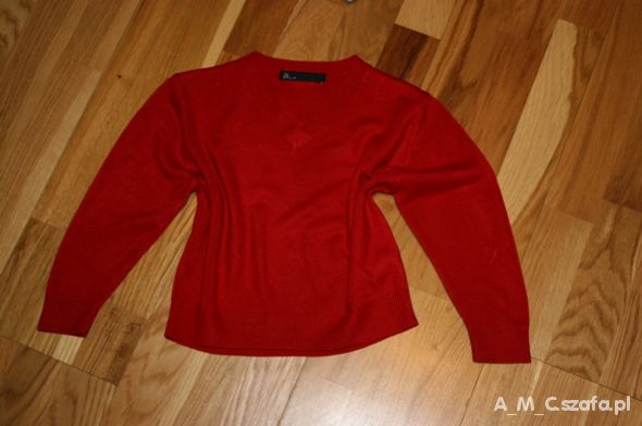 sweterek czerwony