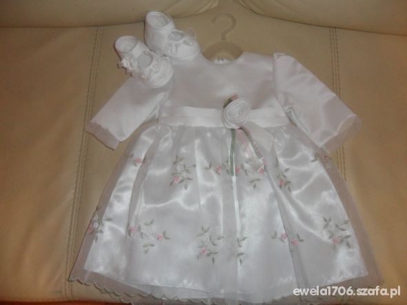 Biała sukienka na chrzest