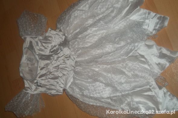 biała sukienka na bal