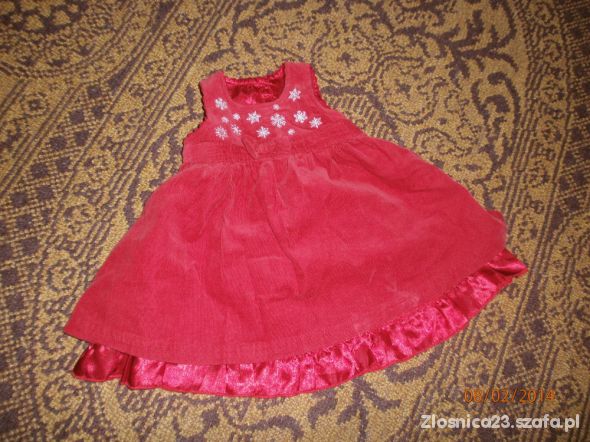 Czerwona sukieneczka dla dziewczynki