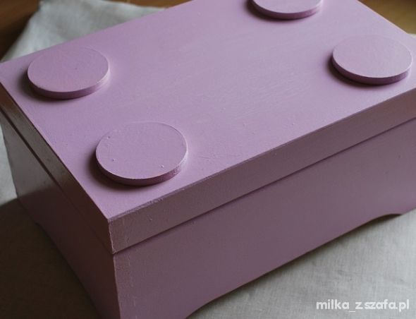 Drewniane pudełko na zabawki