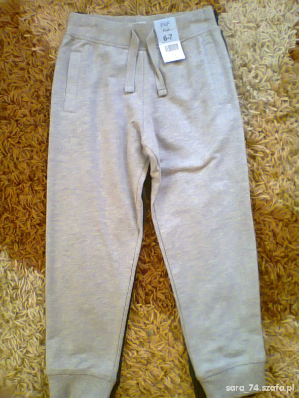 nowe spodnie dresowe firmy F&F
