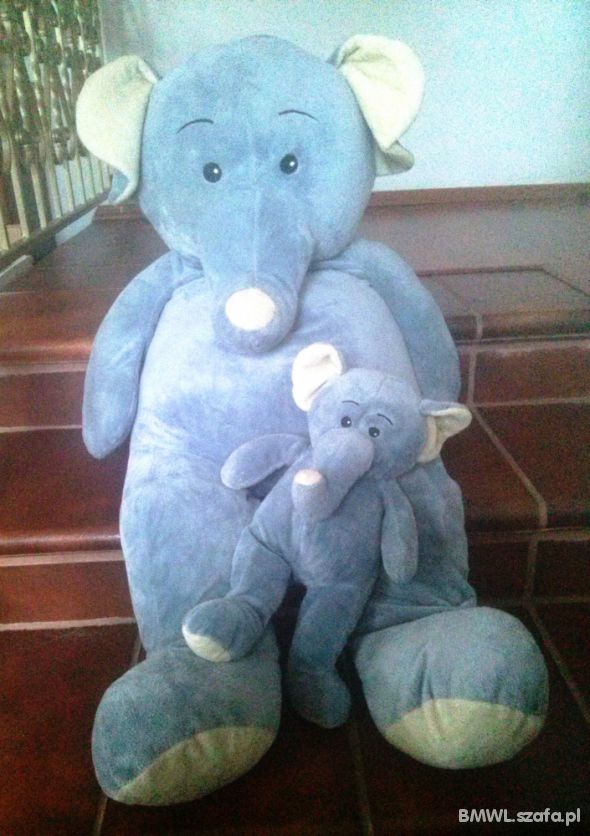 Duży pluszowy słoń z małym słonikiem