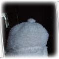 sliczna biała czapka zimowa