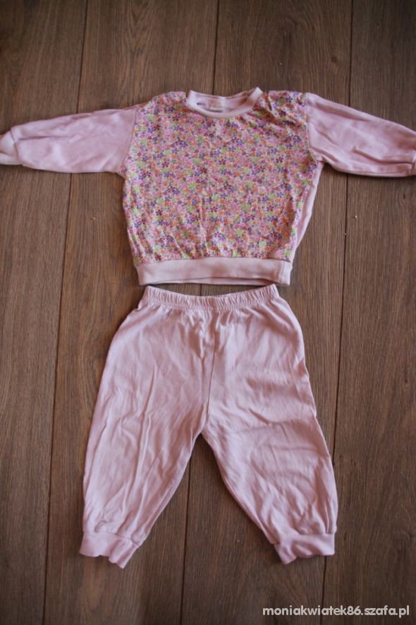 Różowa piżamka 80