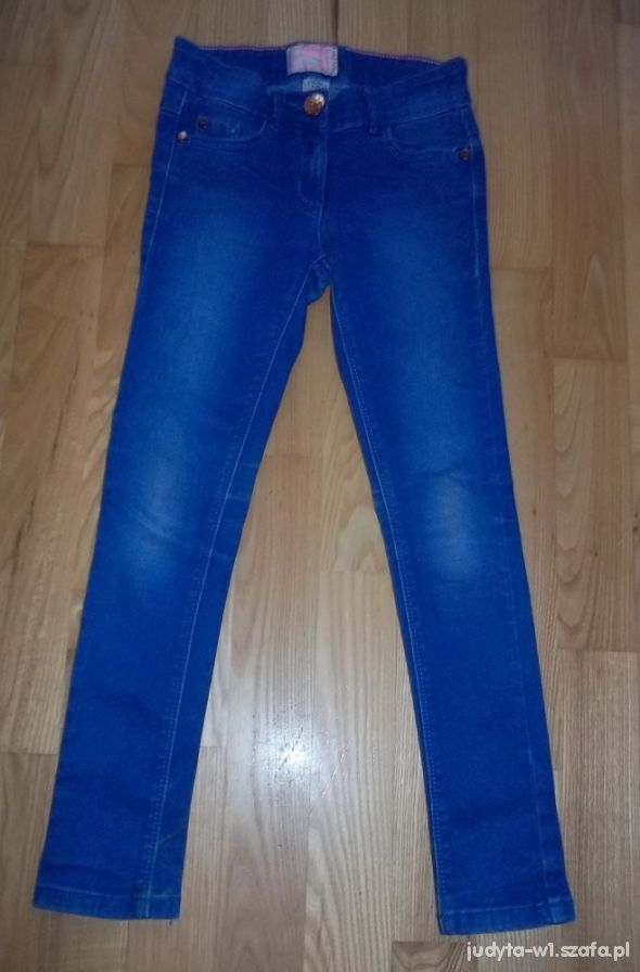 Niebieskie jeansy