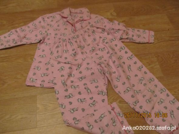 Różowa piżamka w krówki