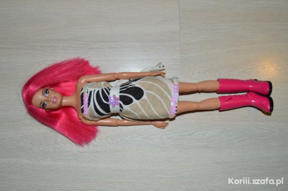 lalka barbie i akcesoria z ubrankami