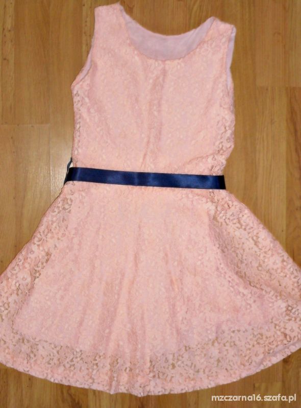 Koronkowa sukienka brzoskwinka 134 140 jnowa