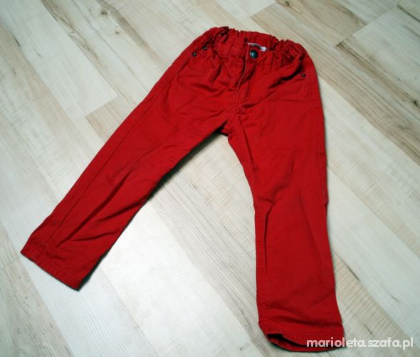 czerwone spodnie
