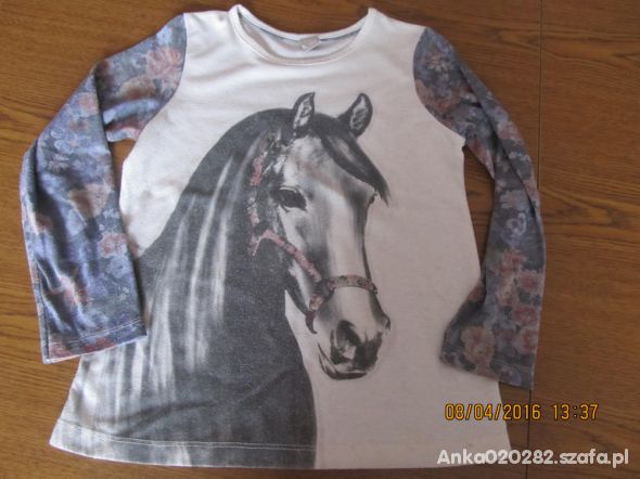 Kremowa bluzeczka z koniem