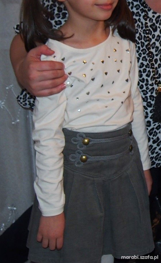 116 Kremowa bluzeczka w serduszkowe dżety 5 10 15