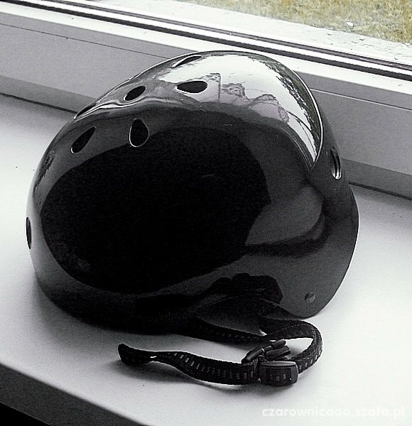 Czarny kask rowerowy rozmiar M