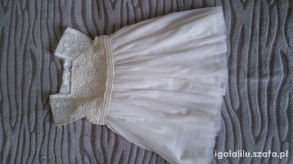 sukienka biała idealna na chrzest