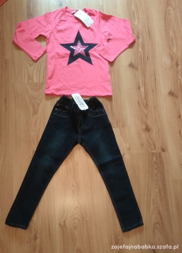 Jeansy dziewczęce i różowa bluzka z długim rękawem