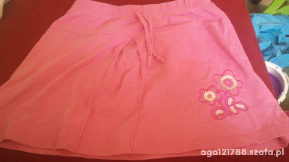Różowa spódniczka