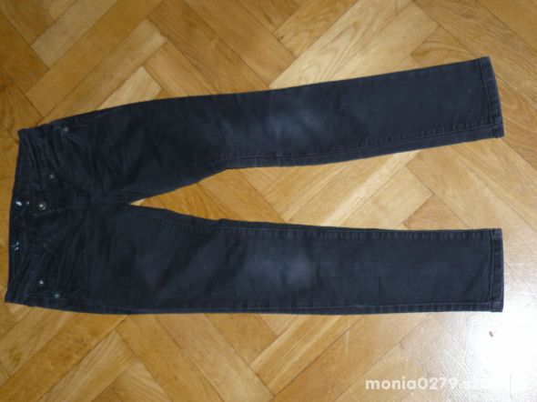 Czarne spodnie 152